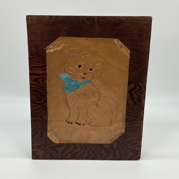 Vtg Hammered Copper Kitten Mounted on Wood Quirky Cottagecore Kitschy - Picture 3 of 16
